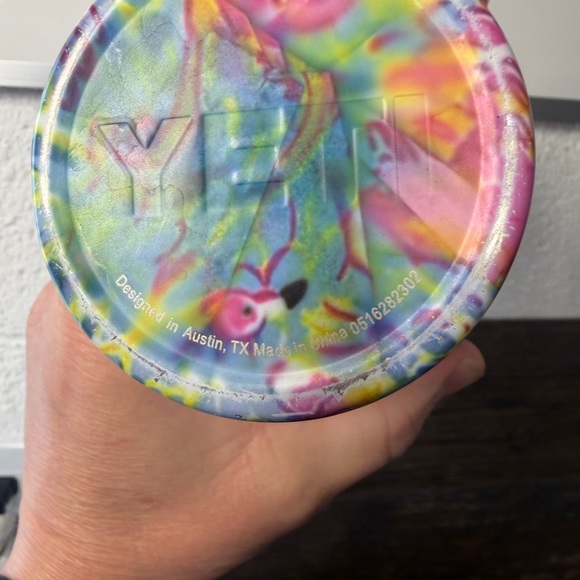 Yeti RARE Colorful Flamingo Tumbler with Pink Handle - Picture 9 of 9